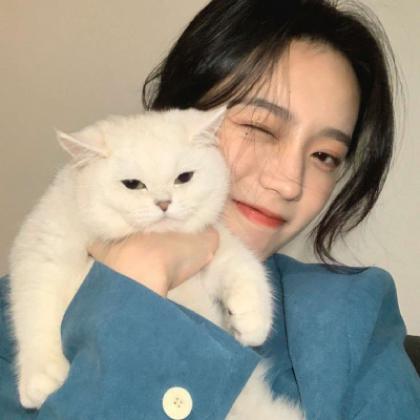 小女巫做美甲