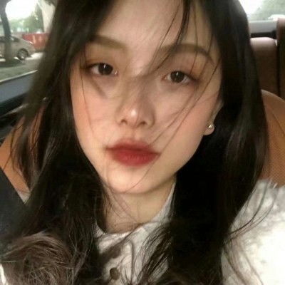 张一山女友被曝光是宋妍霏，网友晒出实锤图，两人光明正大秀同款？