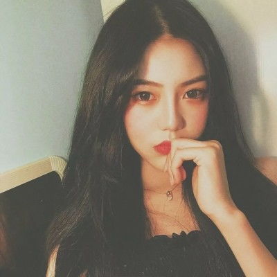 美女上厕所尿尿