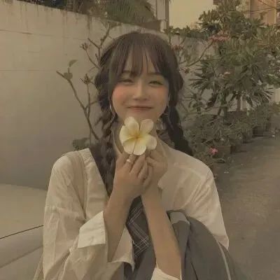 每次搬家我都带着一个神秘黑色小盒，里面是80只生死不明的蟑螂